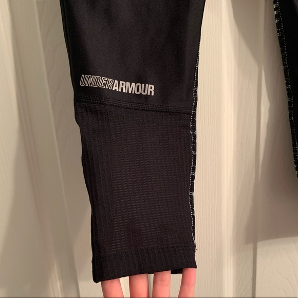Under Armour Cropped Workout Leggings - Picture 3 of 3
